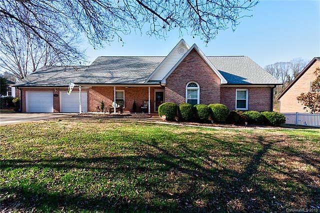 1st image of 1003 Strawberry Ln