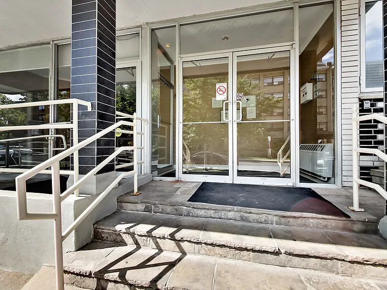 680 Roselawn Ave — Photo 47