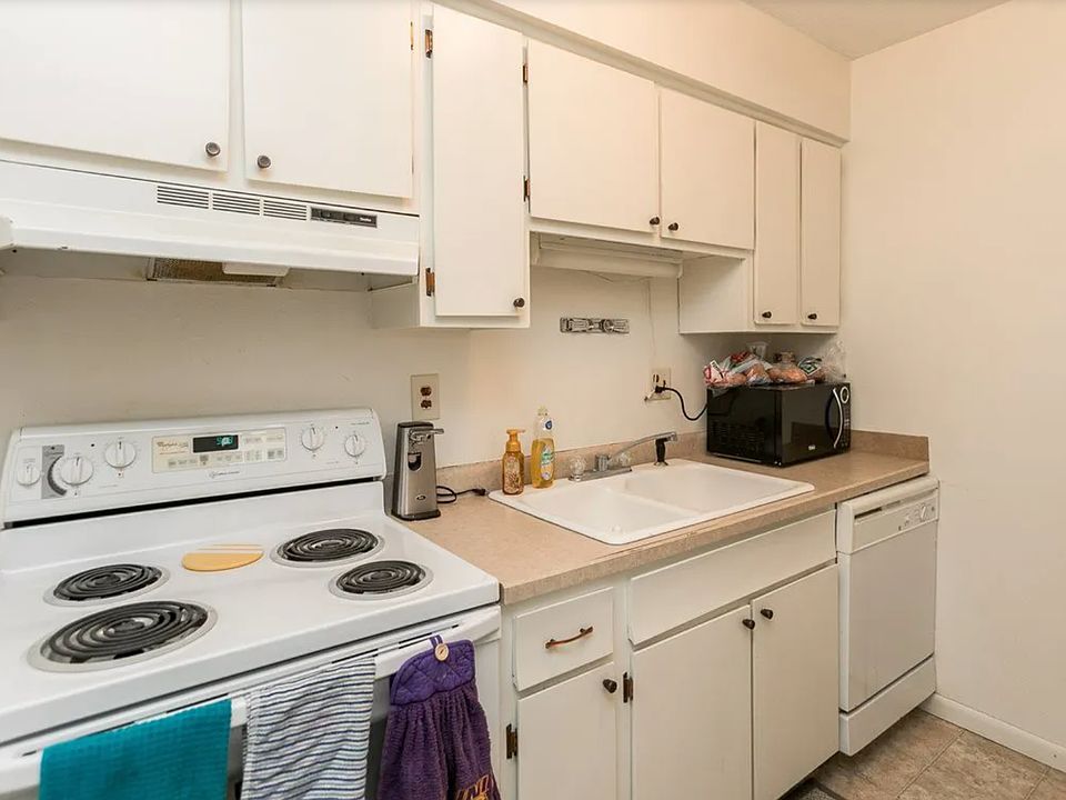 1st image of 403 21st Avenue Pl