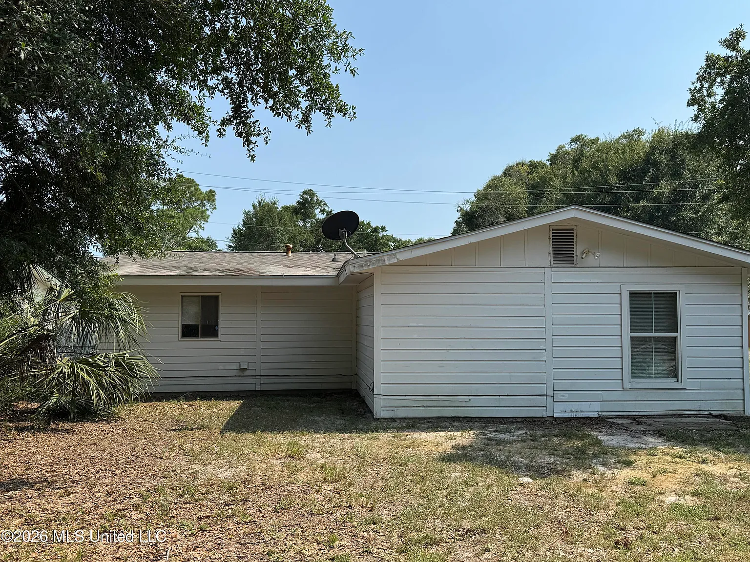 3 bed, 1.0 bath, 1200 sqft, $1,230 — Photo 2