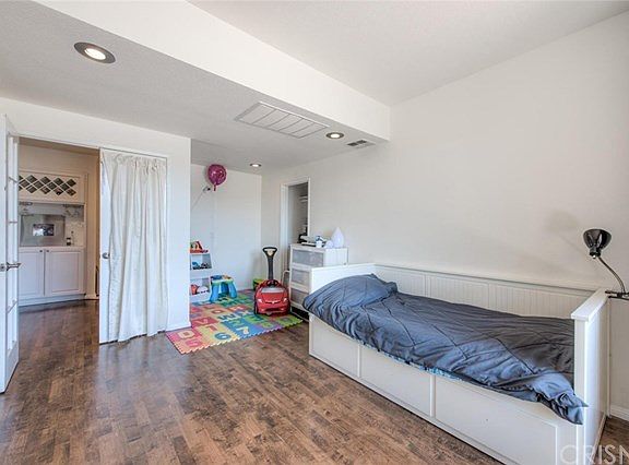 3rd image of 14115 Moorpark St APT 308