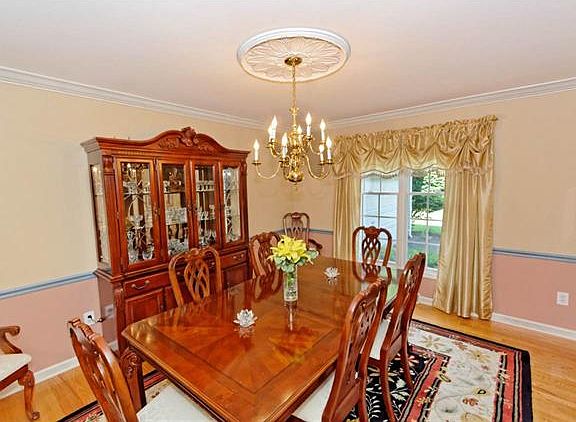 5th image of 37 E Claremont Dr