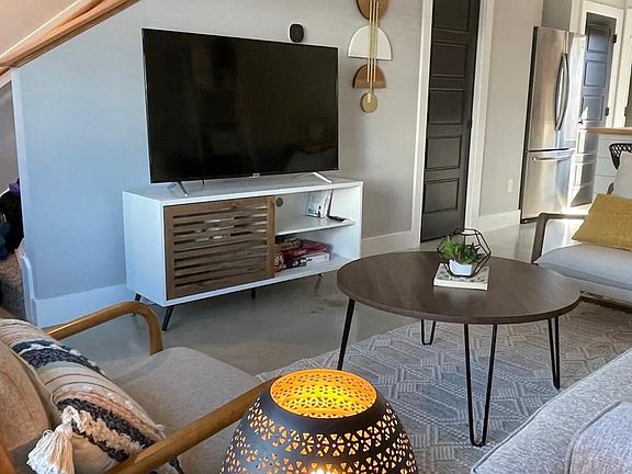 4th image of 223 W 22nd St #223