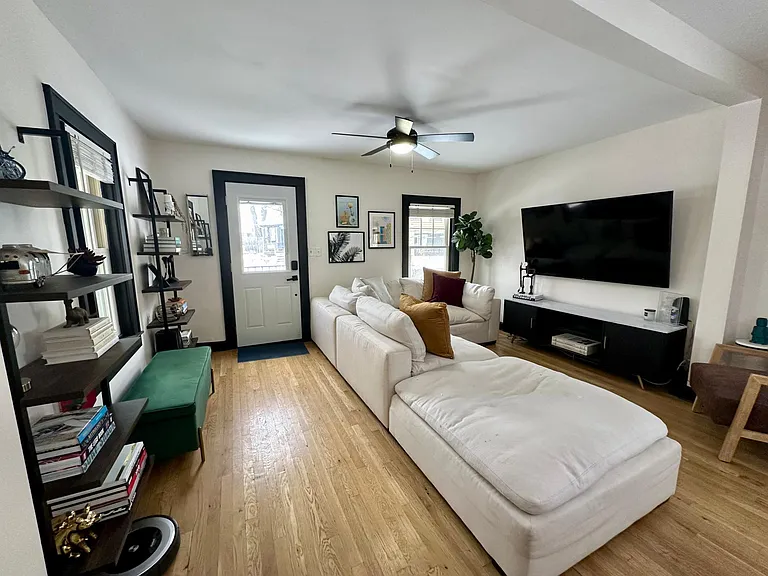 1162 Summit St — Photo 4