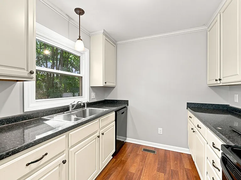 516 Keith St — Photo 29