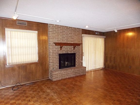 Family Room - Spacious!