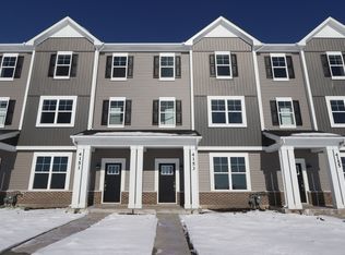 4153 Chelsea Manor Cir, Aurora, IL 60504