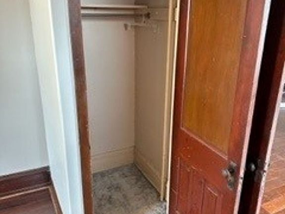 5th image of 402 N Railroad St #402