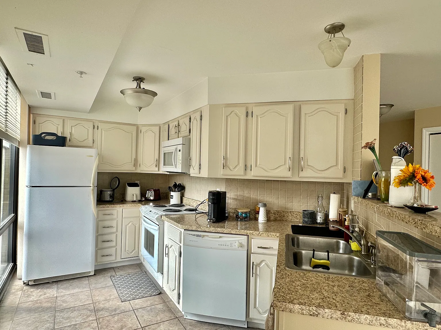 1 bed, 792 sqft, $1,300 — Photo 2
