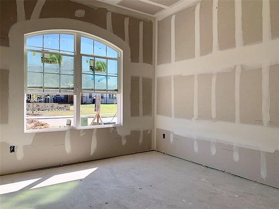 4th image of 1046 Mondamin Dr