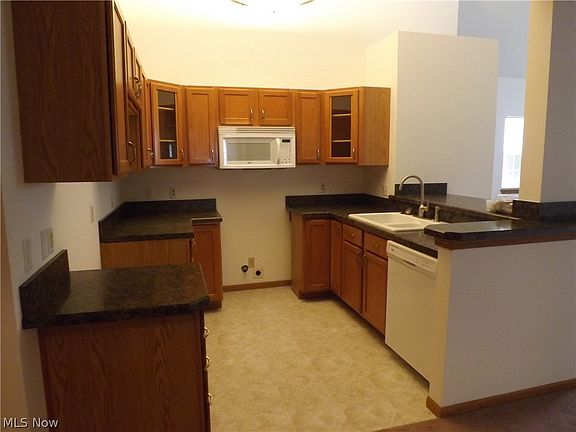 3rd image of 767 N Creek Dr