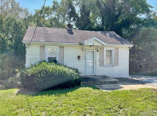 466 Bluff Dr, Saint Louis, MO 63137