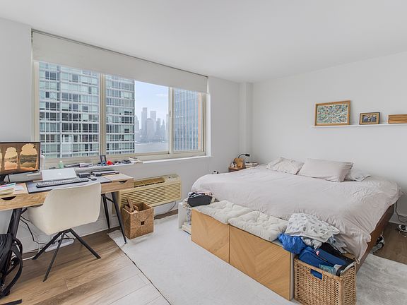 Bedroom with plenty of space for a king-sized bed, featuring views of Hudson River and WTC