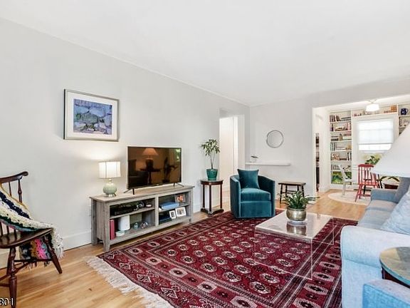 4th image of 291A Elmwood Ave #B