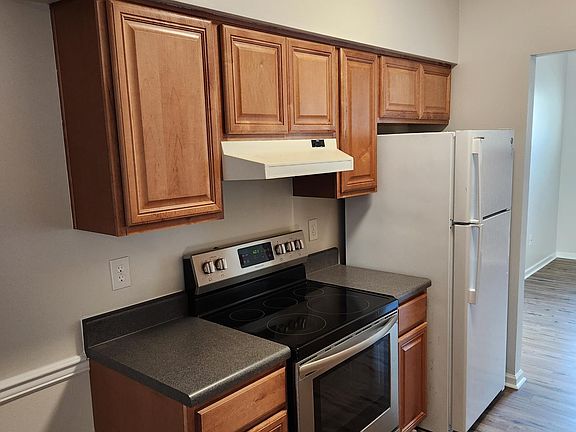 2nd image of 411 Greenview Dr