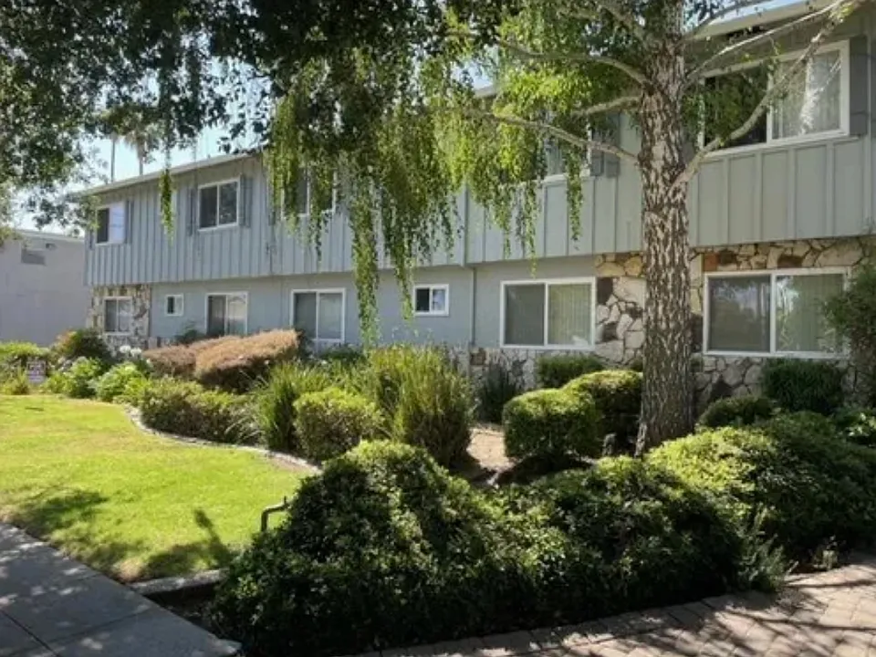 Carmel Court Apts