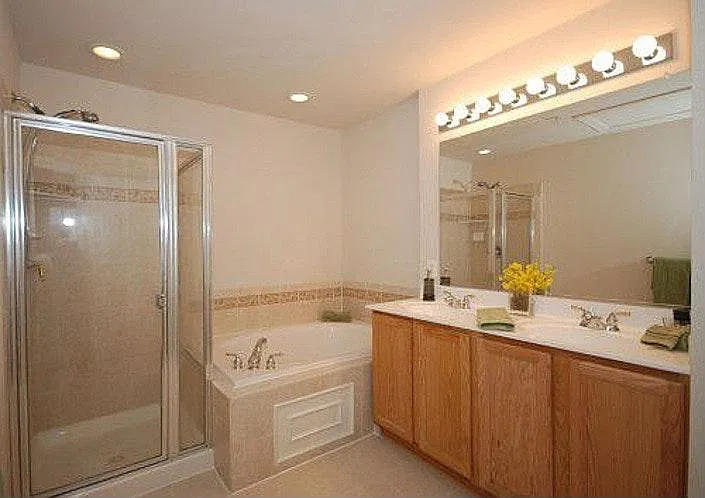 5 Webster Hill Ct