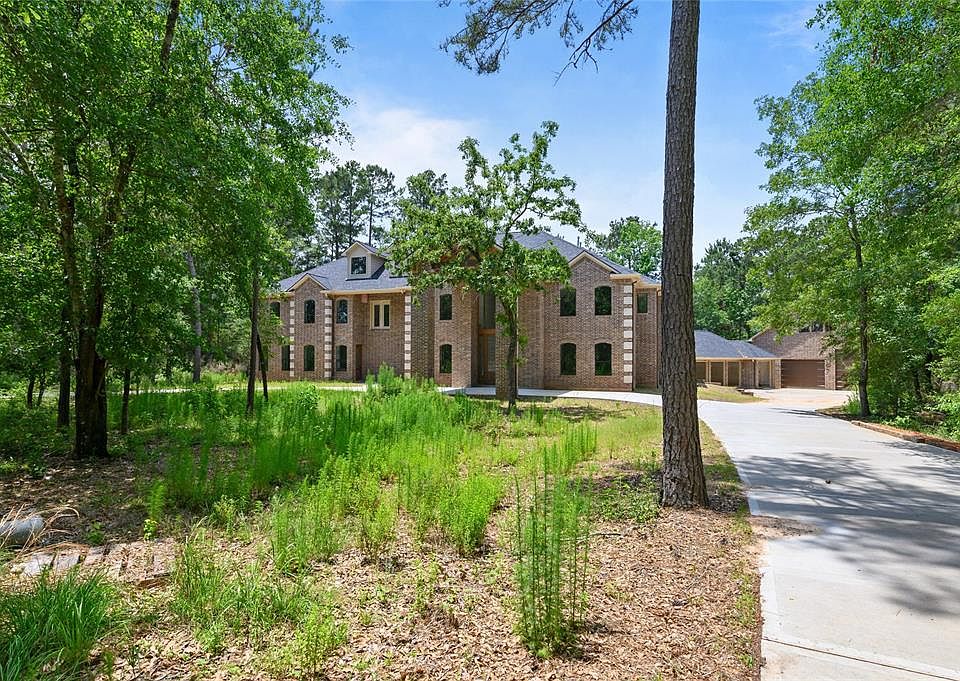 1st image of 15577 Crown Oaks Dr