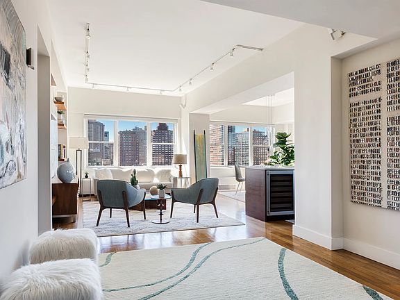 2nd image of 15 W 72nd St APT 23R