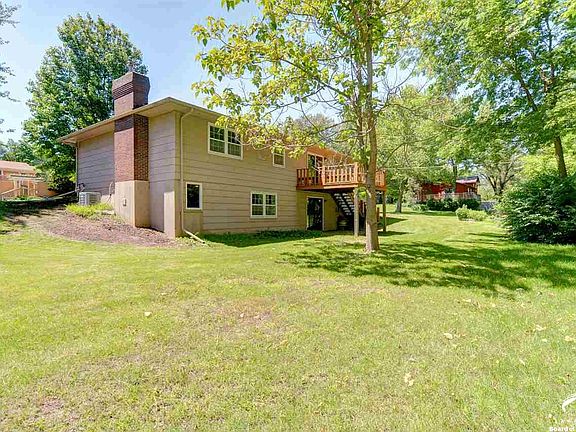 3rd image of 2710 Belle Haven Dr