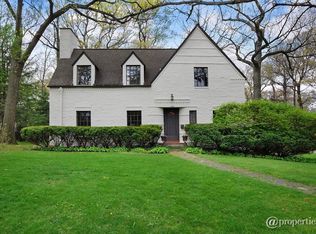 90 Lakeside Pl, Highland Park, IL 60035