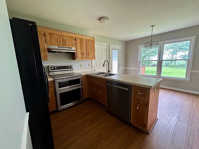 1225 Cobblestone Ln — Photo 11