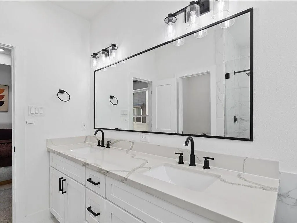 3 bed, 3.5 bath, 1968 sqft, $3,000 — Photo 3