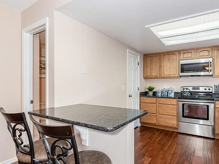7622 S Cove Cir — Photo 9