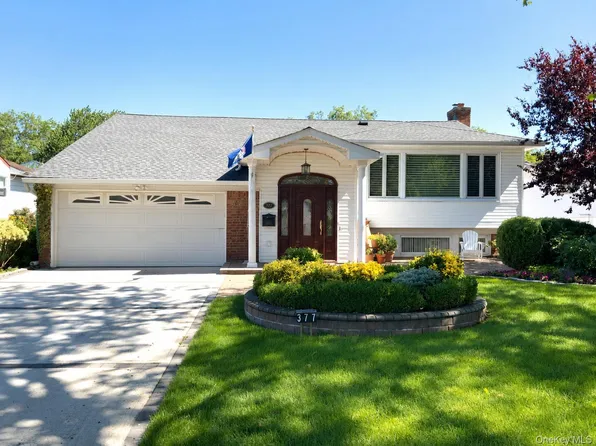 377 Old Courthouse Road, Manhasset Hills, NY 11040