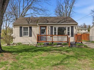 4008 Woodmere Dr, Waterford, MI 48329