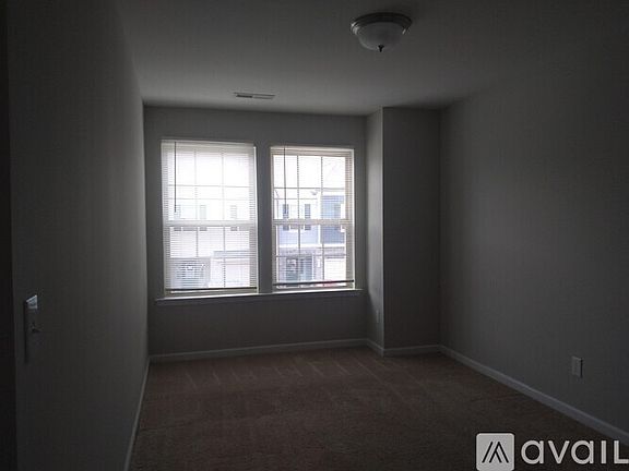5th image of 53 S Grey Abbey Dr