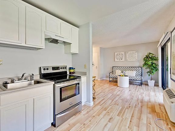 4th image of 988 Kiely Blvd