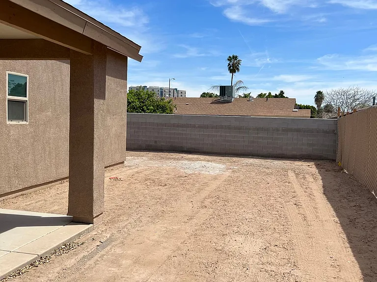 2603 S 18th Dr — Photo 9