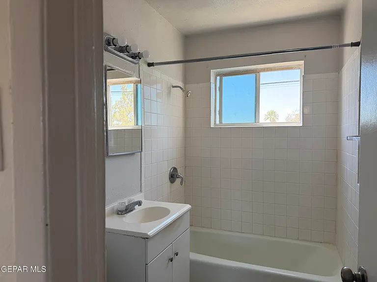 9606 Montrose Ct #11 — Photo 10