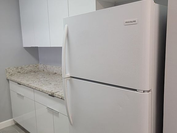 5th image of 920 Ward Ave APT 8A