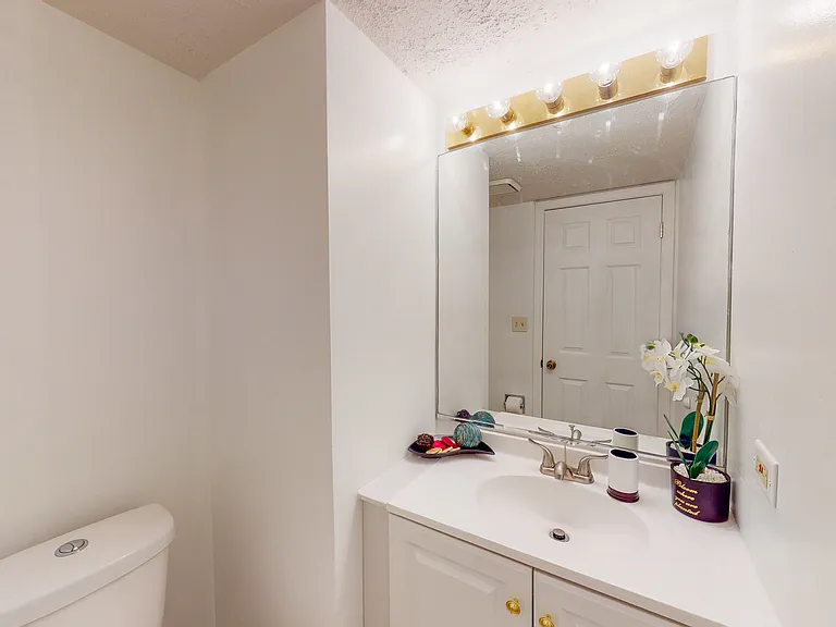 468 Minnesota Cir — Photo 17