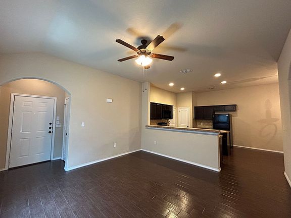 5th image of 697 Creekside Cir