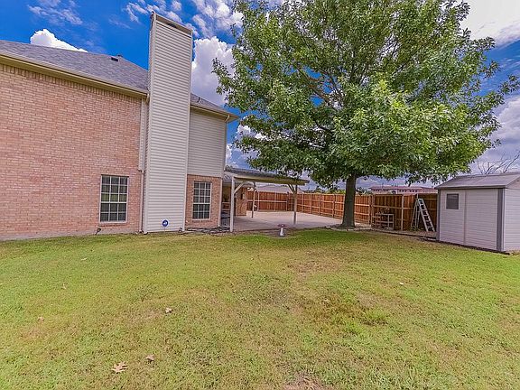 4th image of 602 English Oak Dr