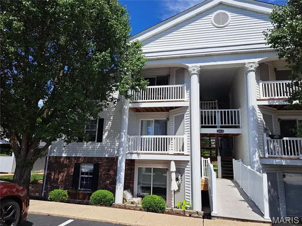 16518 Victoria Crossing Dr Unit J, Grover, MO 63040