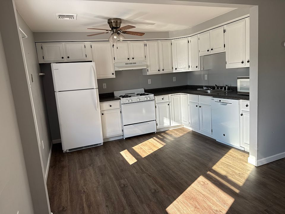 2nd image of 4 Saint Paul St APT 3