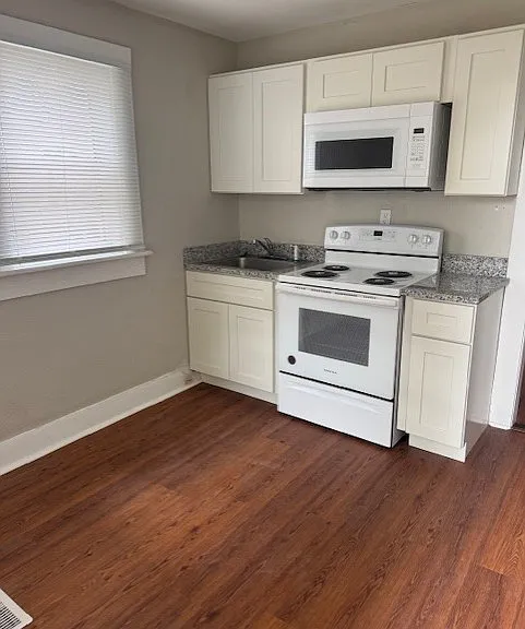 24 E Golf Links Ave — Photo 2