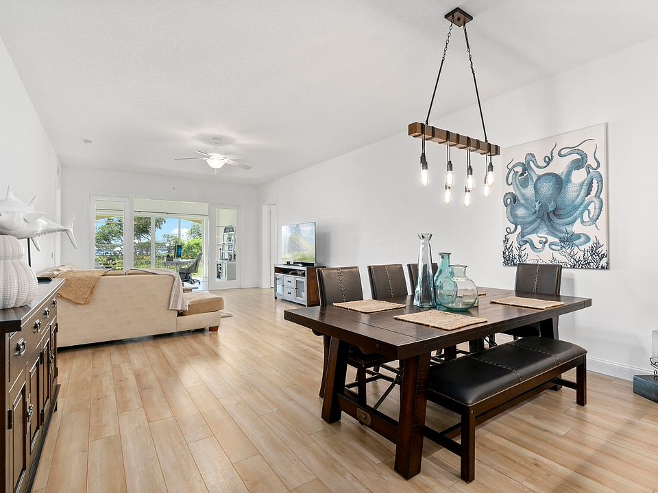 1st image of 33 Harbour Isle Dr Unit 105