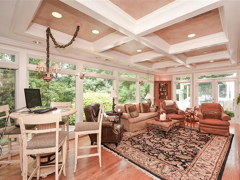 1640 Lazy River Ln — Photo 32