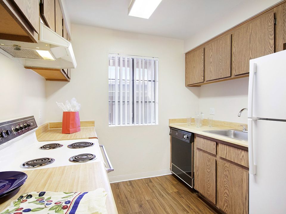 1st image of 17617 N 9th St APT 2129