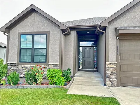 4 bed, 2747 sqft, $2,750 — Photo 2