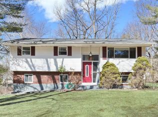 2 Regina Rd, Airmont, NY 10952