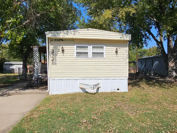 2128 E Lockwood St, Wichita, KS 67216