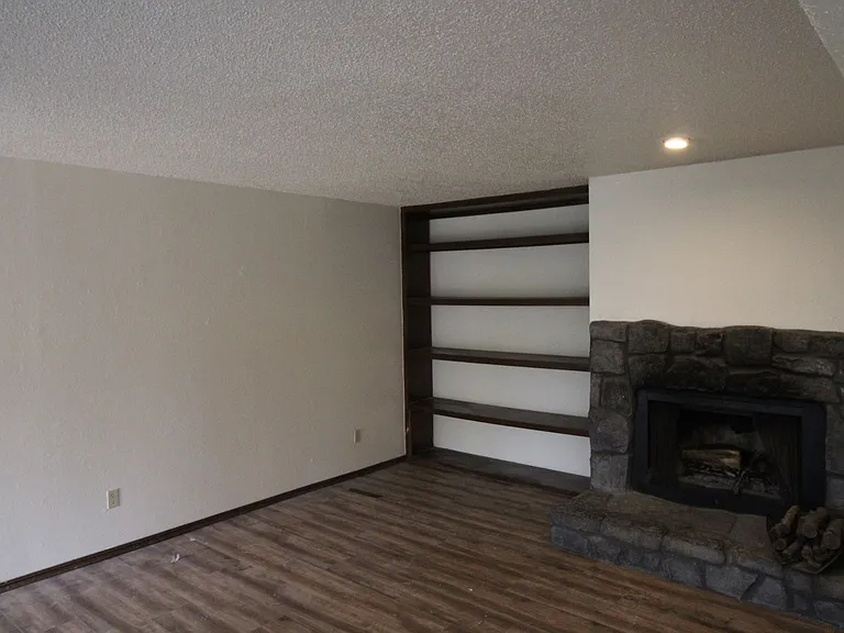 312 Falcon Ct — Photo 7