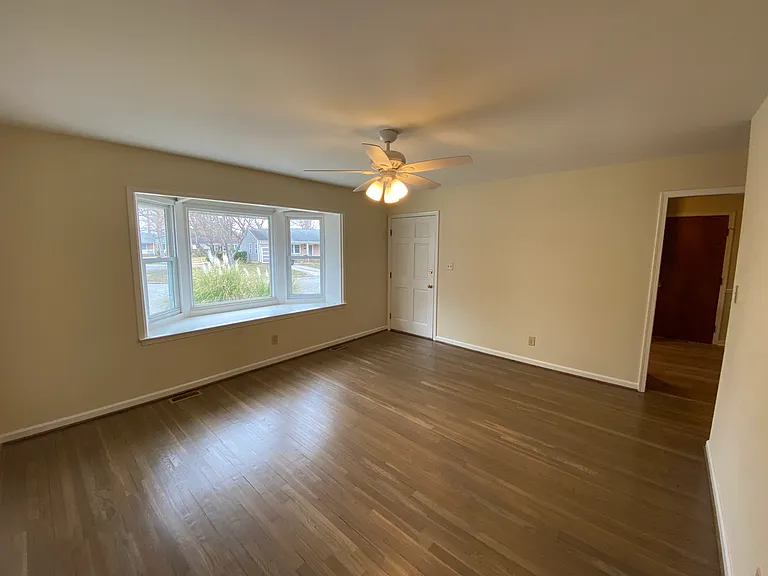 218 Mona Dr — Photo 7