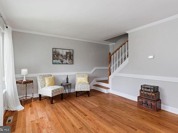 3rd image of 30 Pendleton Ct